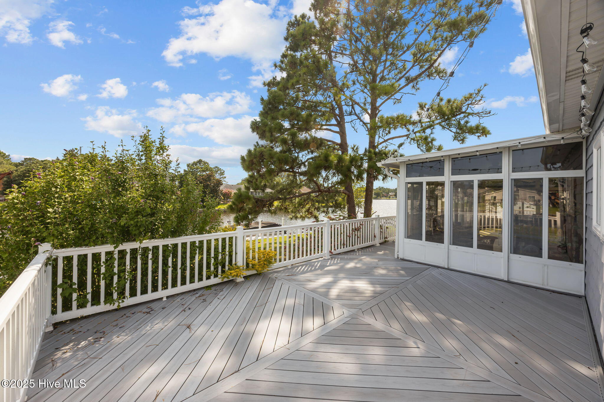 6000 Cassowary Lane New Bern, NC 28560 - Photo 12 of 42 Relax or Entertain