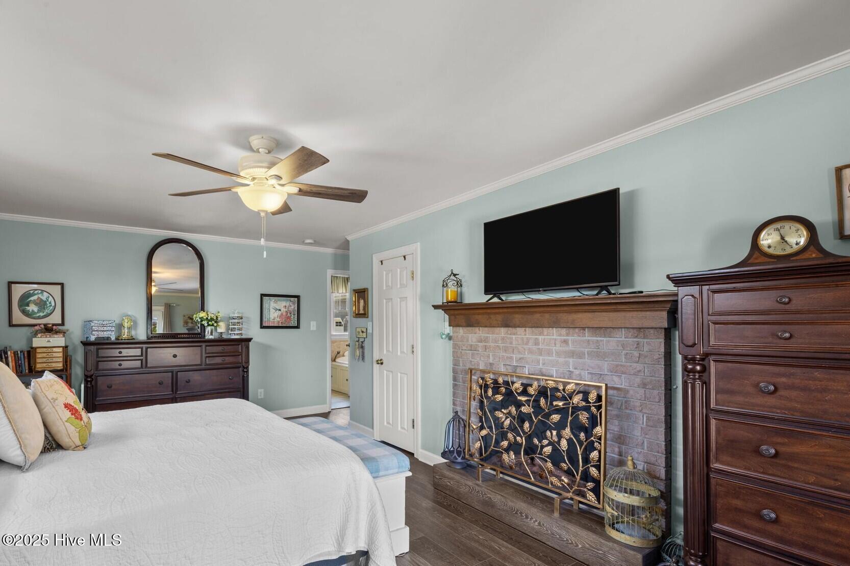 6000 Cassowary Lane New Bern, NC 28560 - Photo 14 of 42 Electric Fireplace