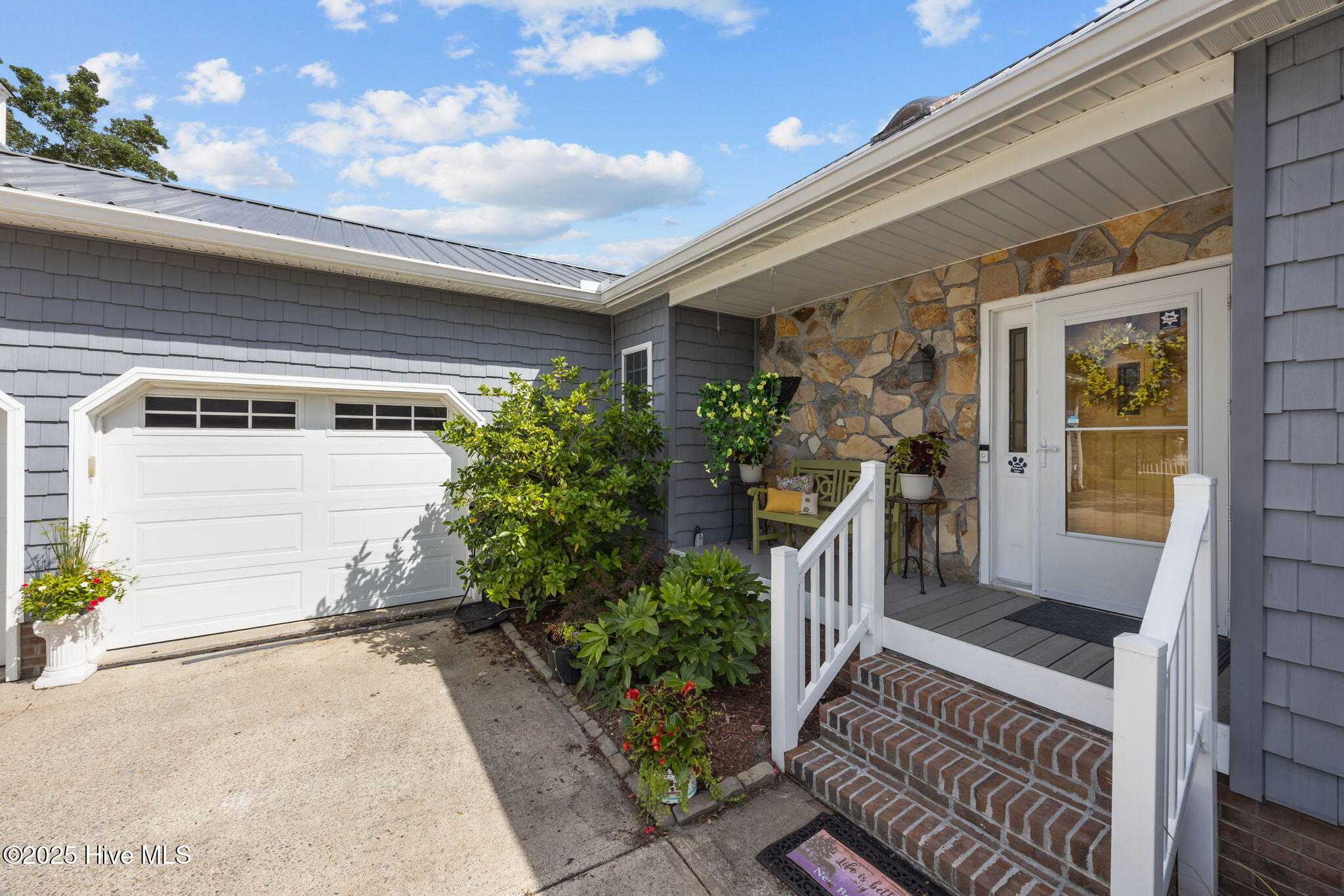 6000 Cassowary Lane New Bern, NC 28560 - Photo 27 of 42 Welcoming Stoop