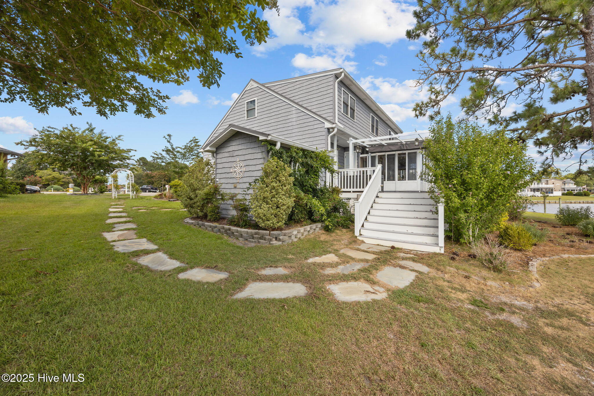 6000 Cassowary Lane New Bern, NC 28560 - Photo 33 of 42 Blue Stone Pathway