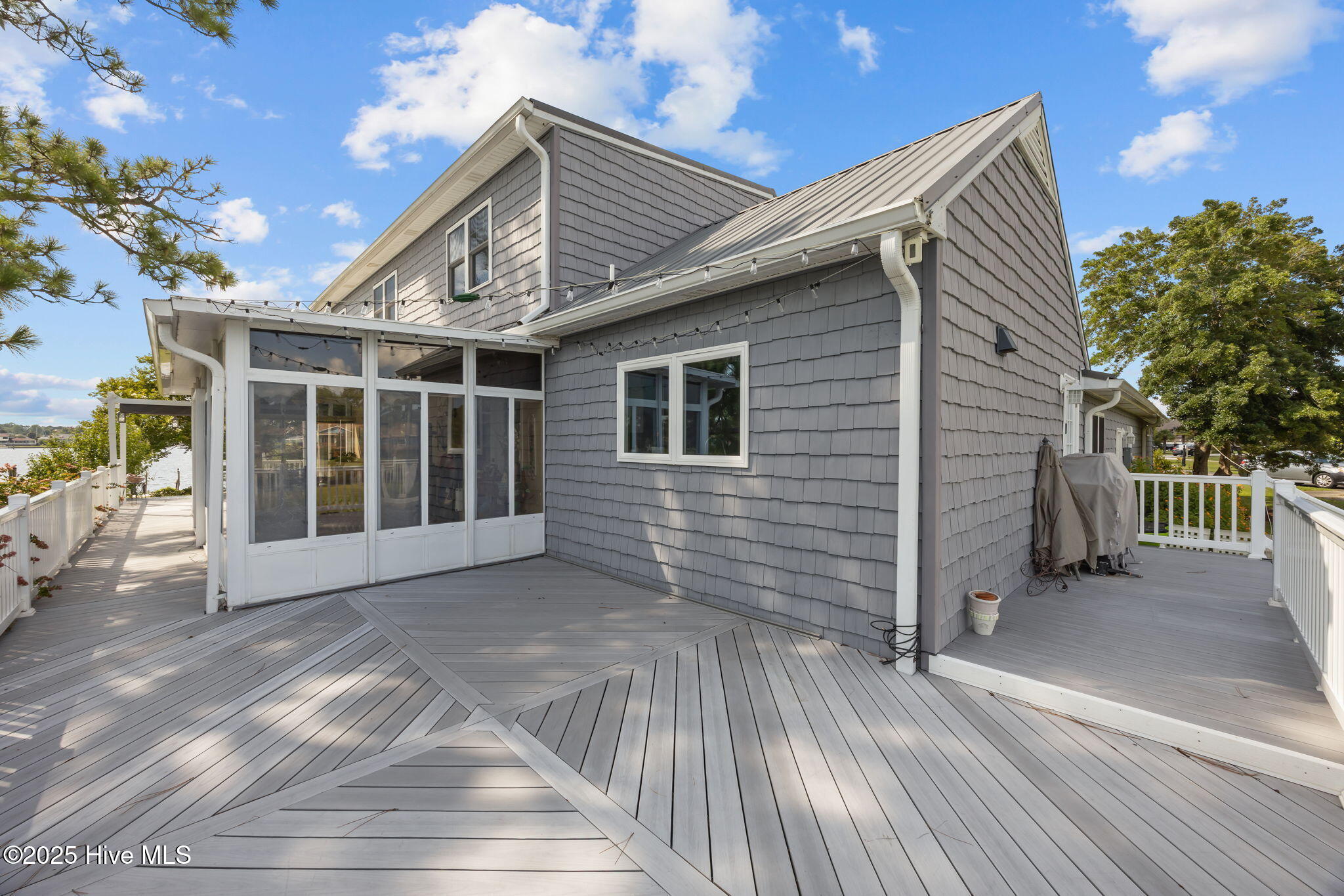 6000 Cassowary Lane New Bern, NC 28560 - Photo 4 of 42 Composite Decking