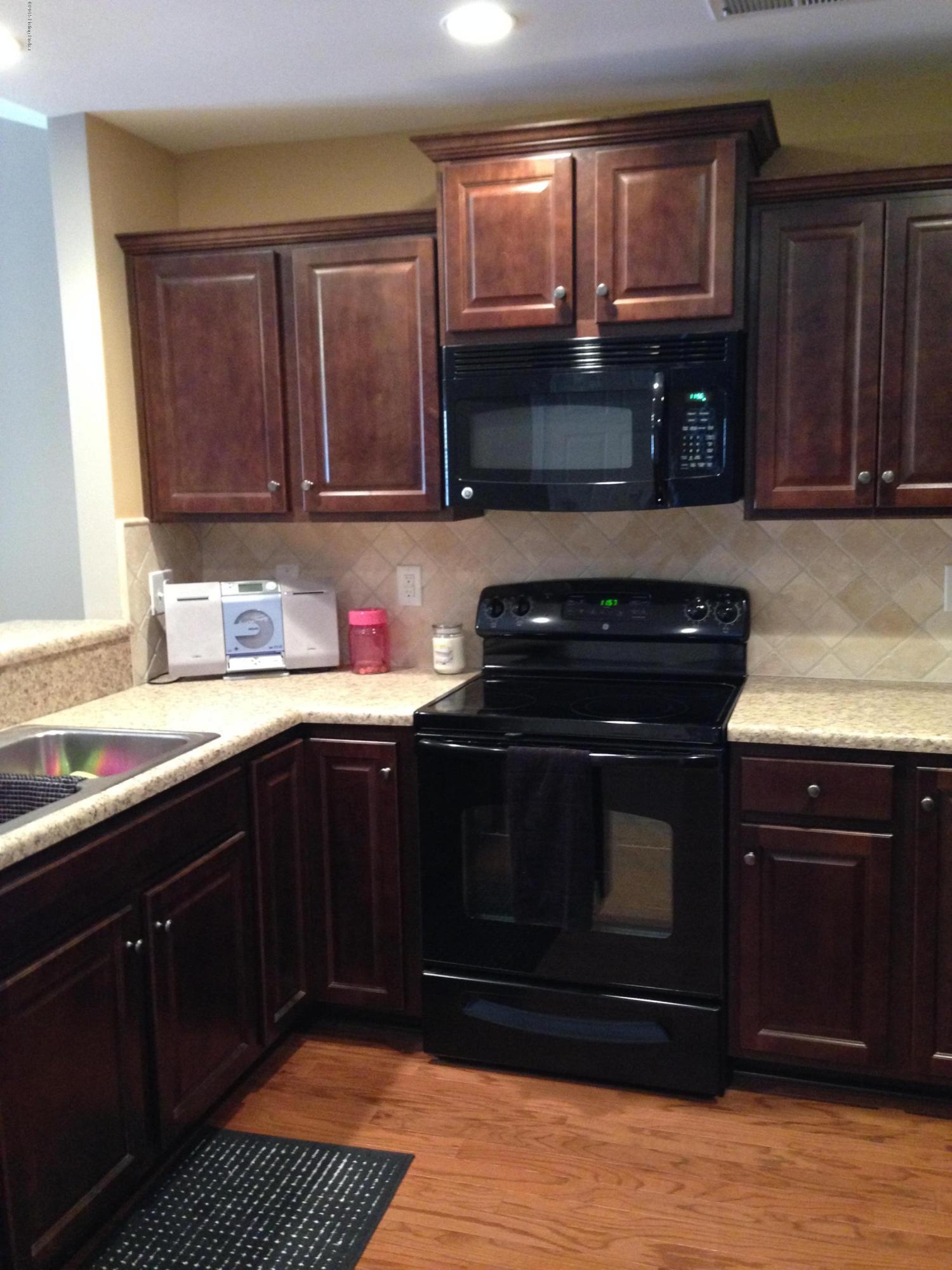 6715 Renate Road Louisville, KY 40291 - Photo 3 of 13 6.JPG