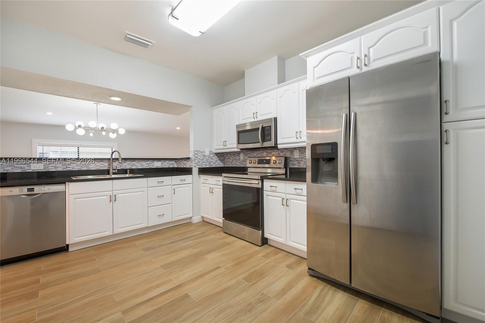 7426 Southwest 106th Place Miami, FL 33173 - Photo 4 of 13