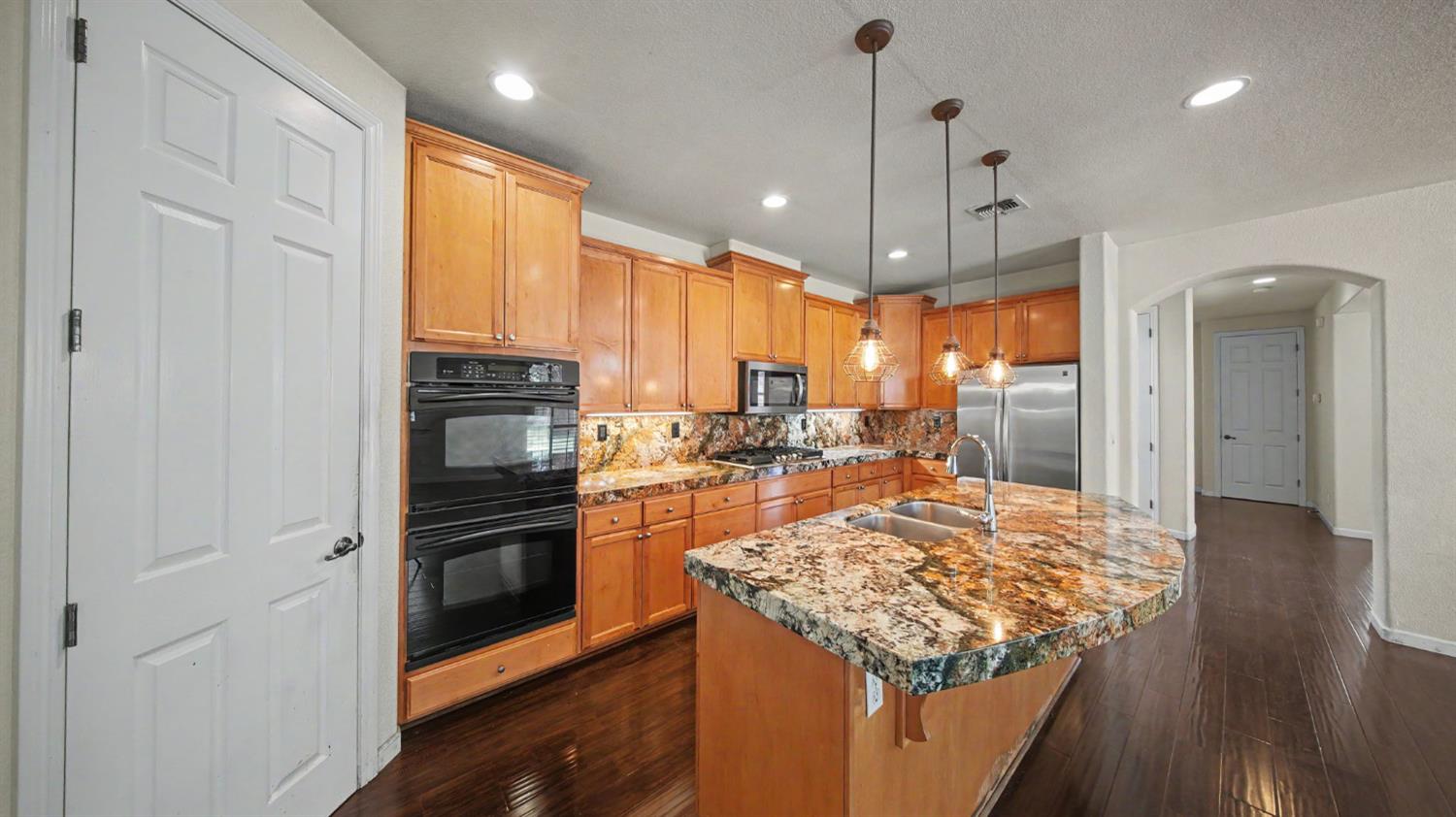 379 John Kamps Way Ripon, CA 95366 - Photo 16 of 43