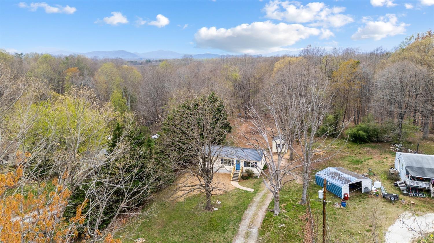 1367 Boxwood Farm Road Amherst, VA 24521 - Photo 3 of 41