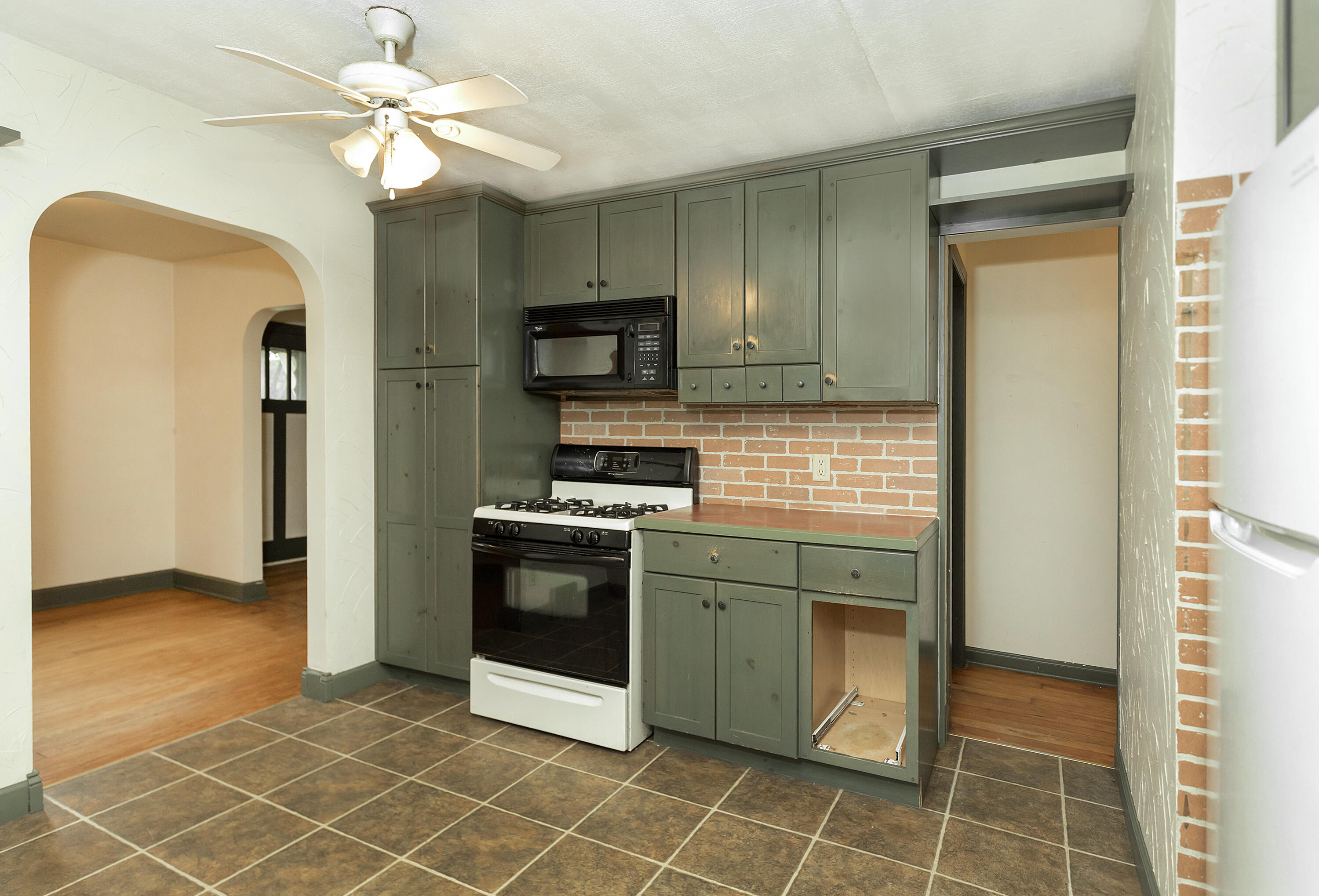 7125 Edwards Road Belleville, MI 48111 - Photo 11 of 33 Edwards-11