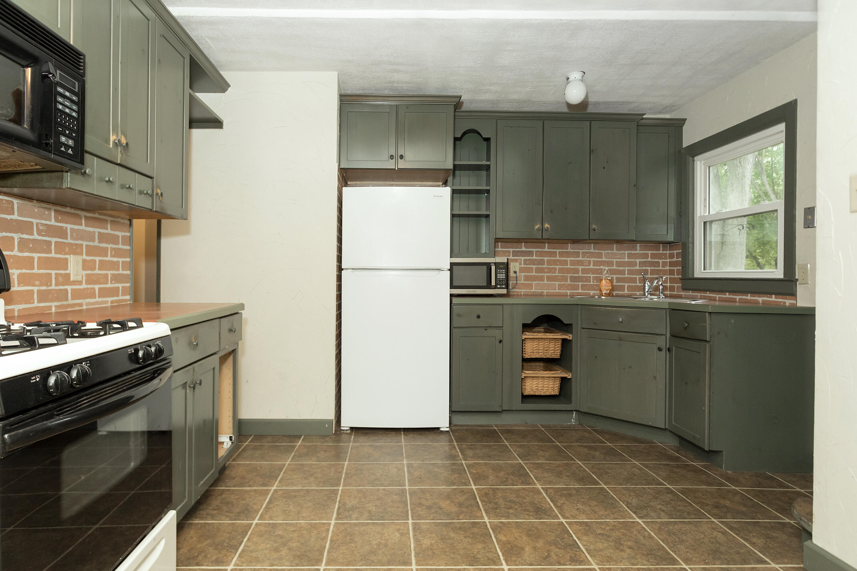7125 Edwards Road Belleville, MI 48111 - Photo 8 of 33 Edwards-8