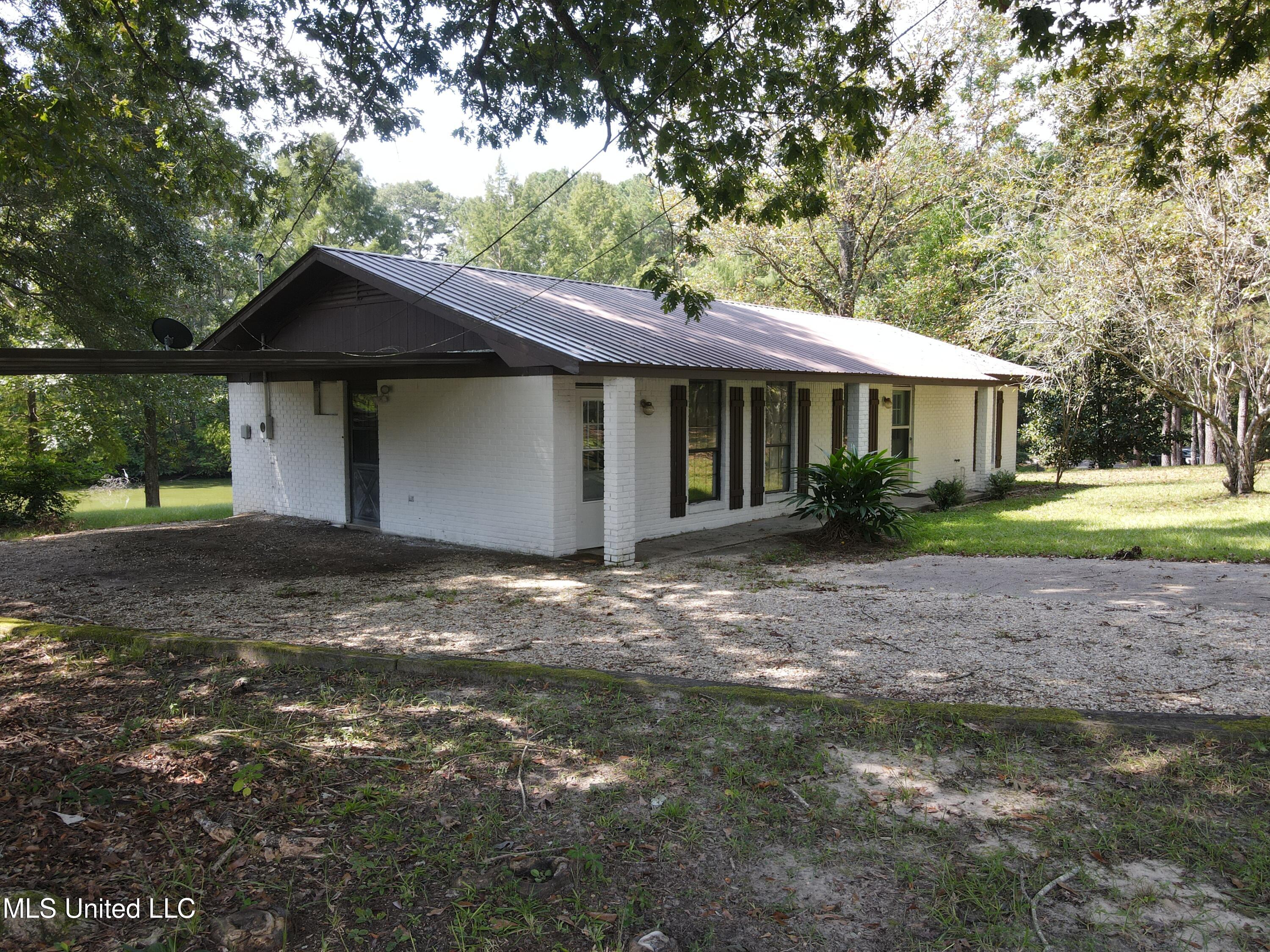 24 Dean Matthews Road Laurel, MS 39443 - Photo 11 of 43 Photo Sep 03 2025, 11 10 19 AM