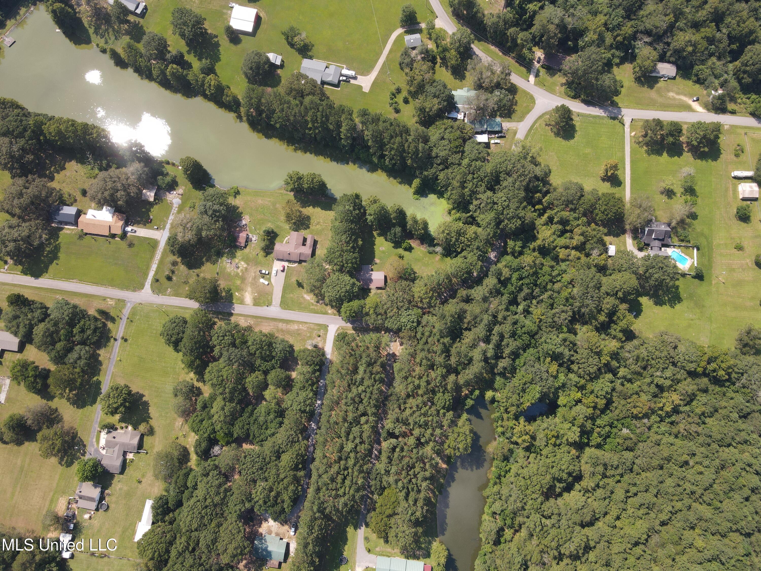 24 Dean Matthews Road Laurel, MS 39443 - Photo 3 of 43 Photo Sep 03 2025, 11 03 34 AM