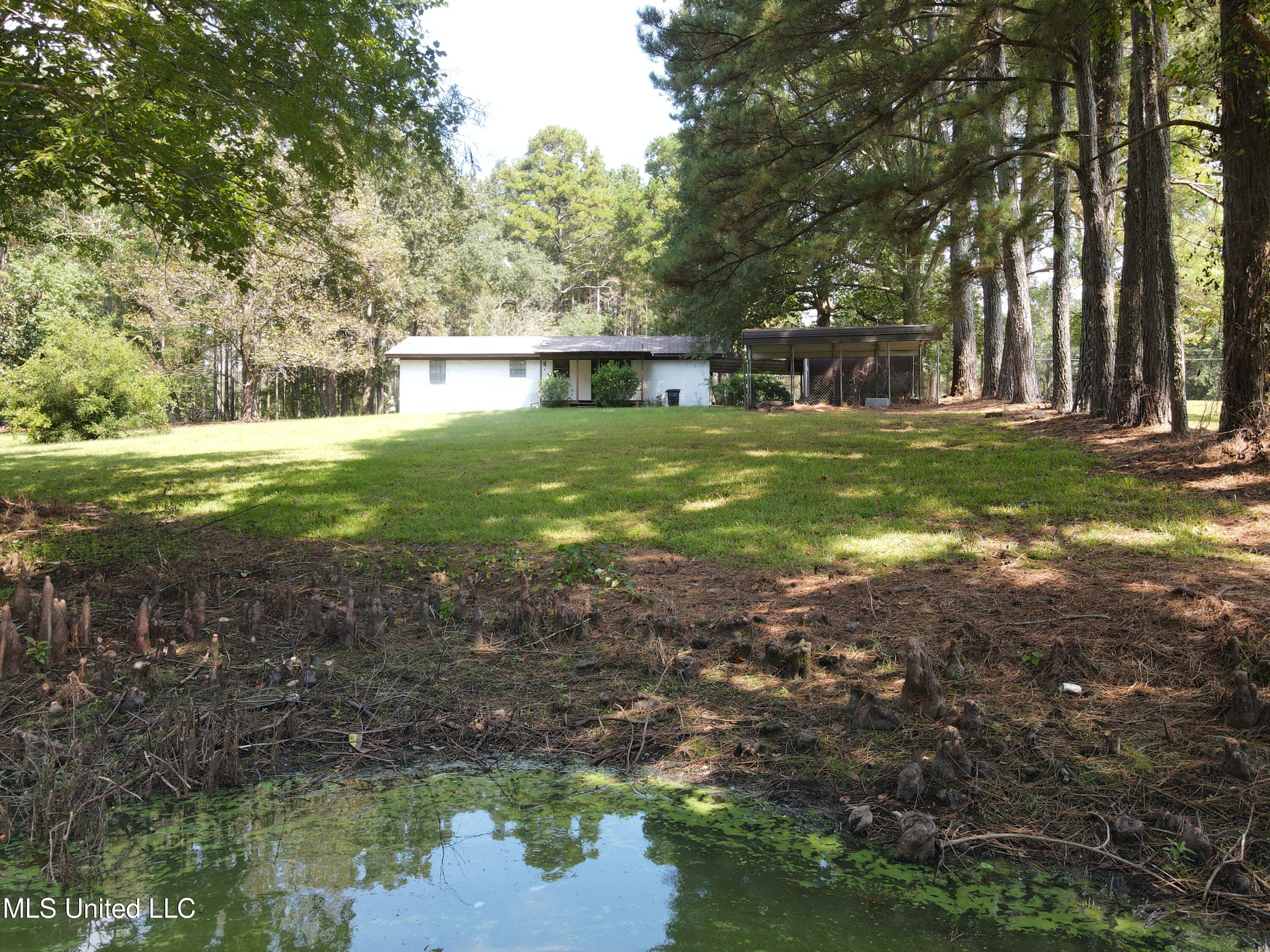 24 Dean Matthews Road Laurel, MS 39443 - Photo 6 of 43 Photo Sep 03 2025, 11 07 16 AM