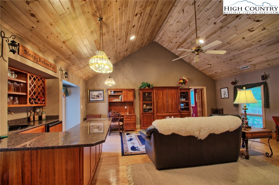 1014 Ridge Drive Linville, NC 28646 - Photo 8 of 40 Gallery Image 8