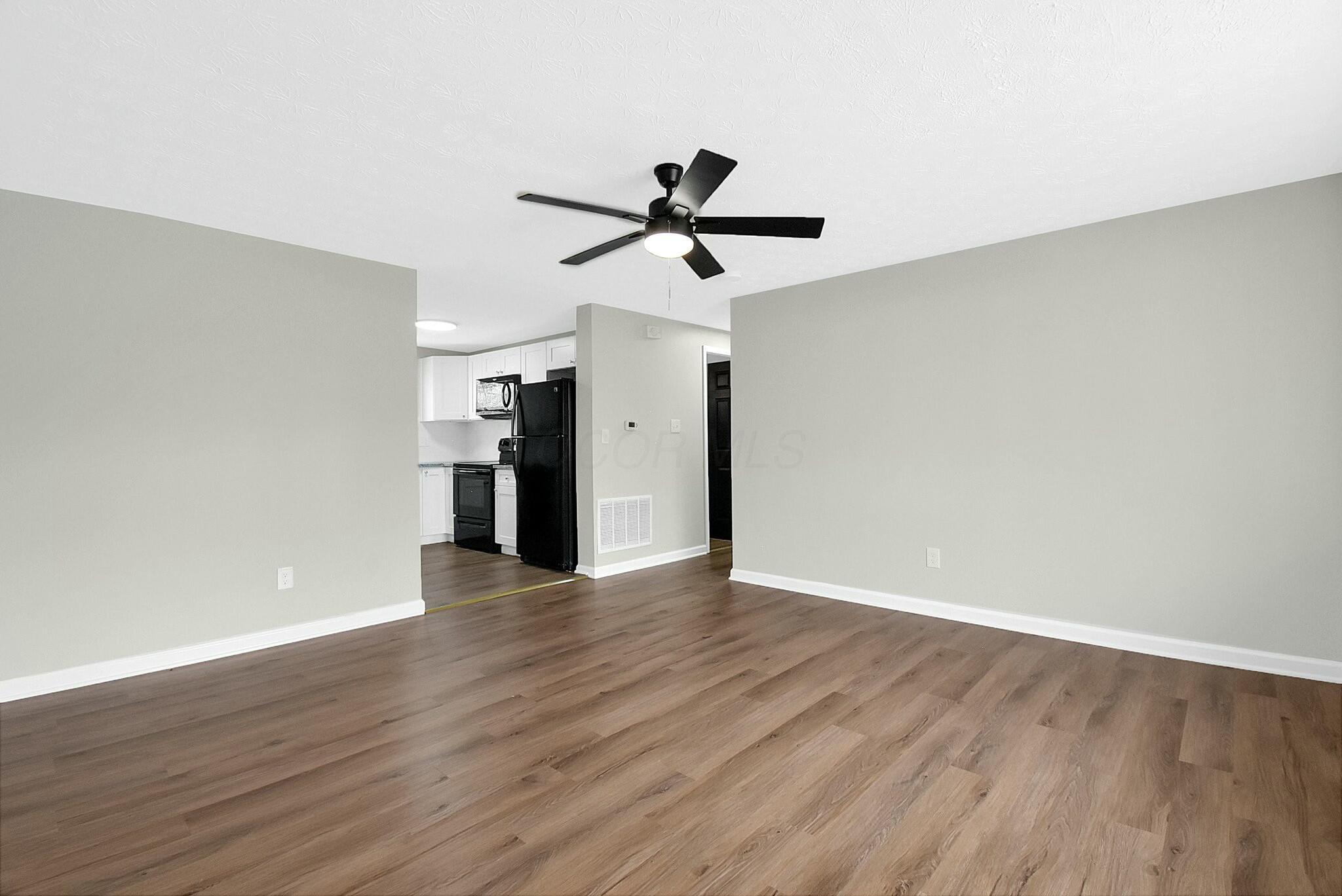 3322 Fontaine Road Columbus, OH 43232 - Photo 8 of 39 Family Room