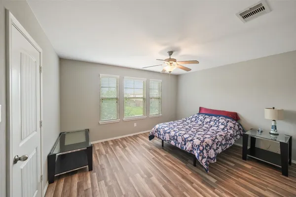 $497,500 | 163 Meadow Valley Drive, Conroe, TX 77384