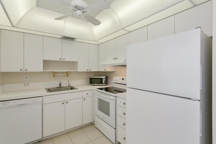 542 Normandy Lane Delray Beach, FL 33484 - Photo 2 of 12 20180814124016816117000000-o