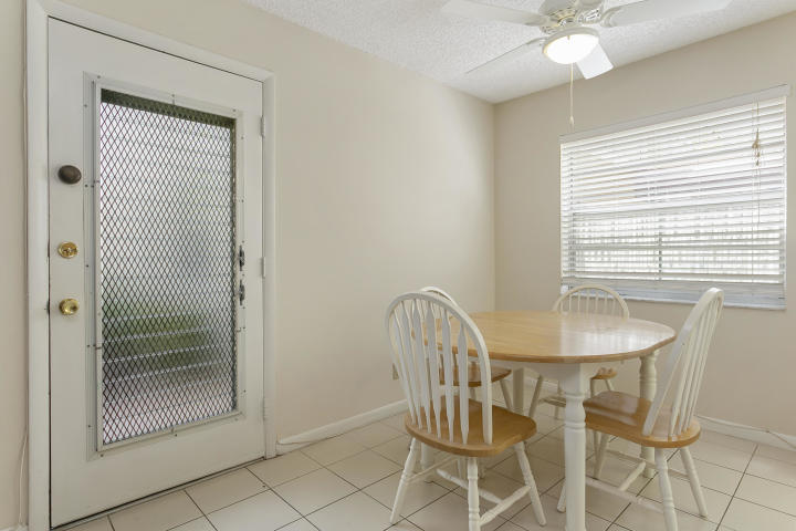 542 Normandy Lane Delray Beach, FL 33484 - Photo 3 of 12 20180814124013031743000000-o