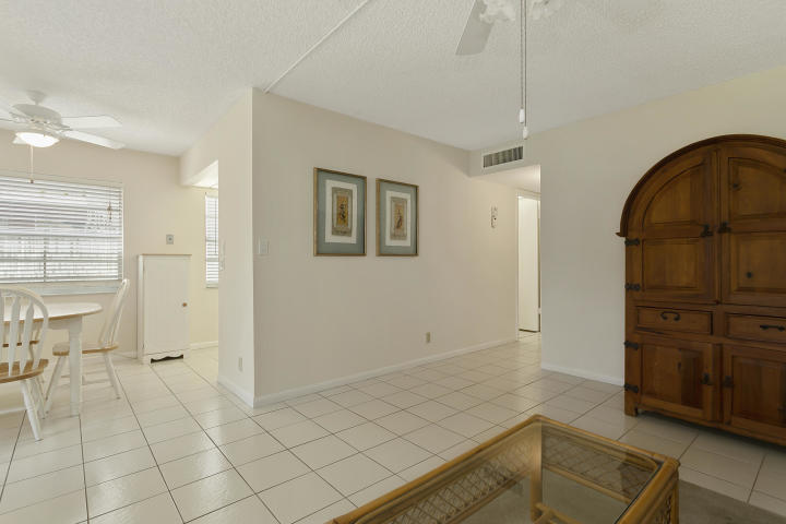 542 Normandy Lane Delray Beach, FL 33484 - Photo 4 of 12 20180814123806256087000000-o