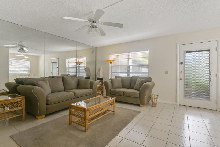 542 Normandy Lane Delray Beach, FL 33484 - Photo 5 of 12 20180814123730122534000000-o