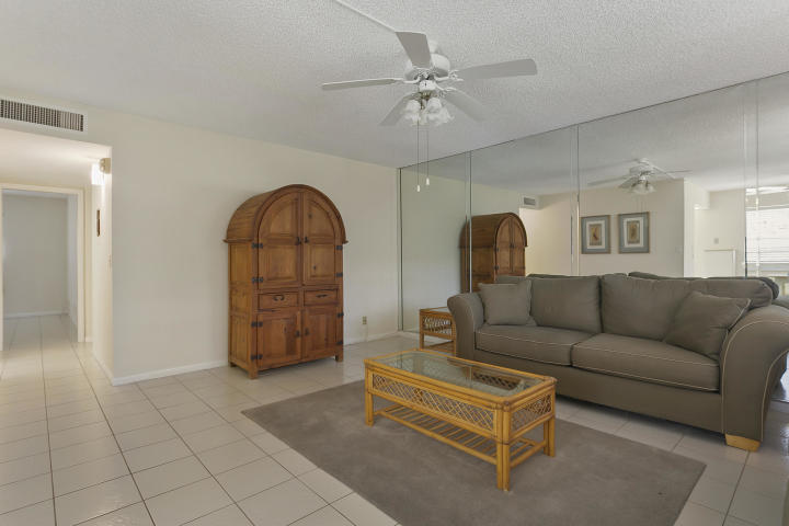 542 Normandy Lane Delray Beach, FL 33484 - Photo 6 of 12 20180814123706387479000000-o