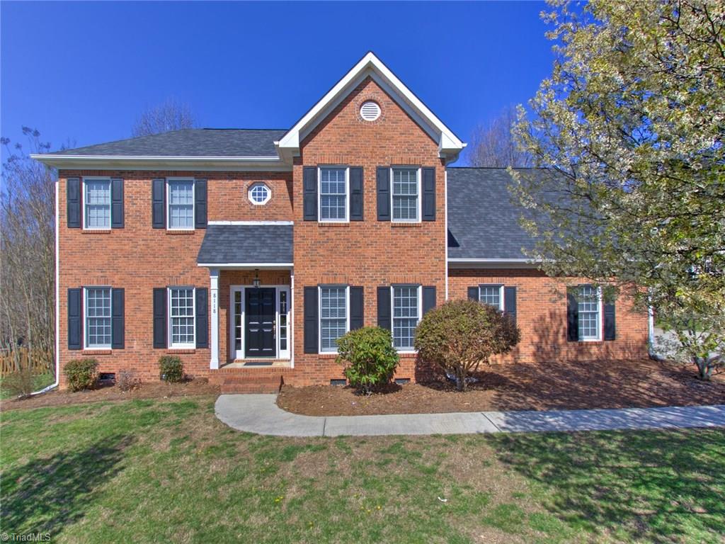 Fantastic Oak Ridge home in the popular Huntcliff neighborhood with tons of updates you are going to love!