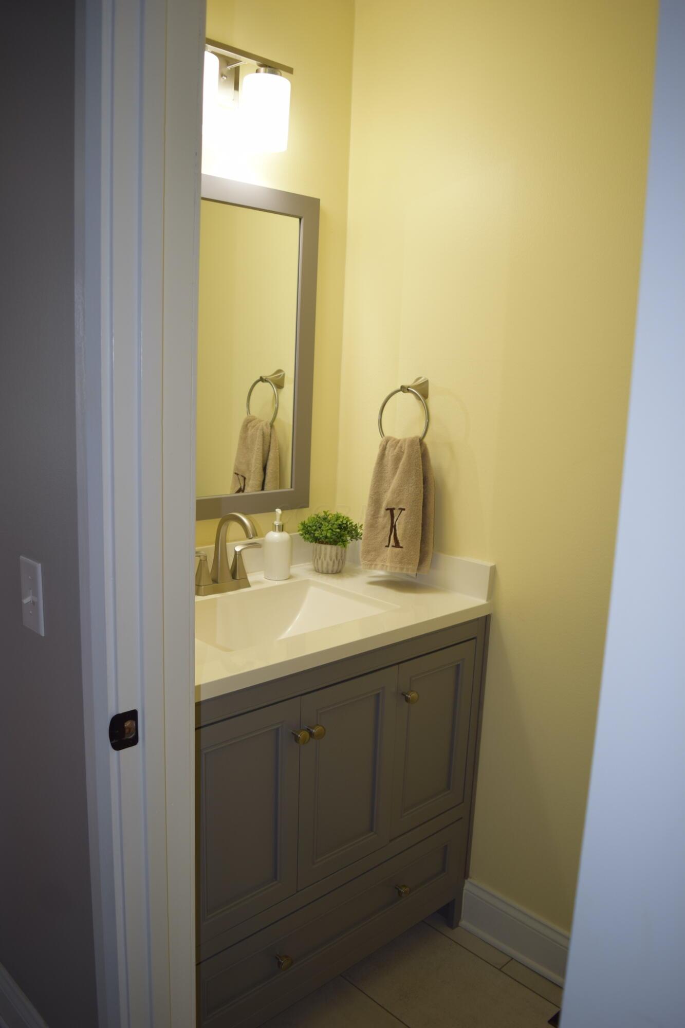 11283 Palmer Road Pataskala, OH 43062 - Photo 25 of 28 21_halfbath