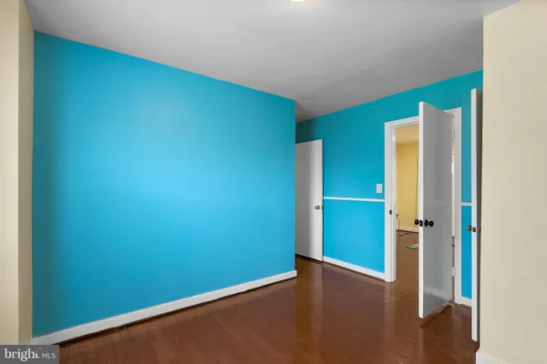 an empty room with an empty space