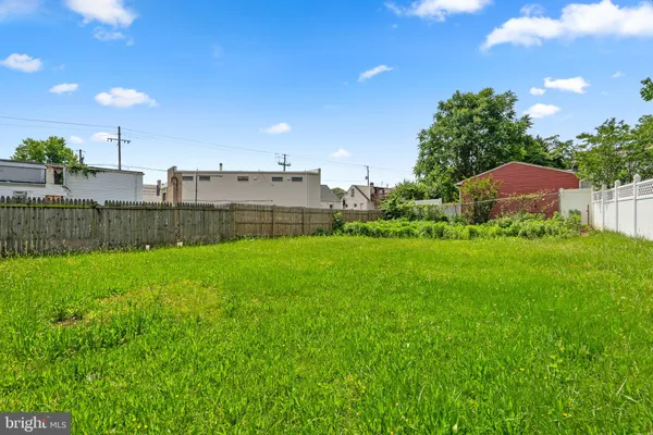 a view of a backyard with plants