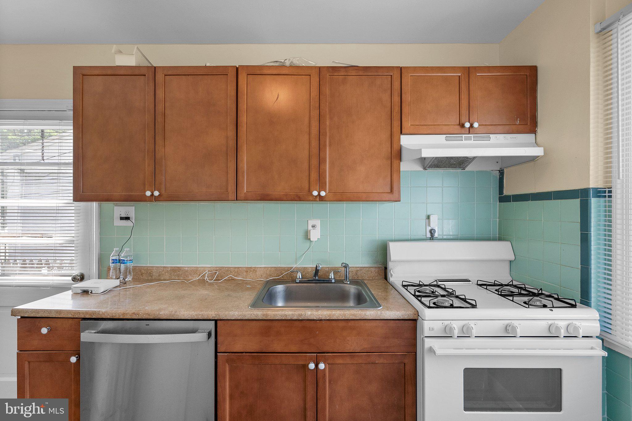 10112 Sutherland Road Silver Spring, MD 20901 - Photo 9 of 29 a utility room with a stove top oven
