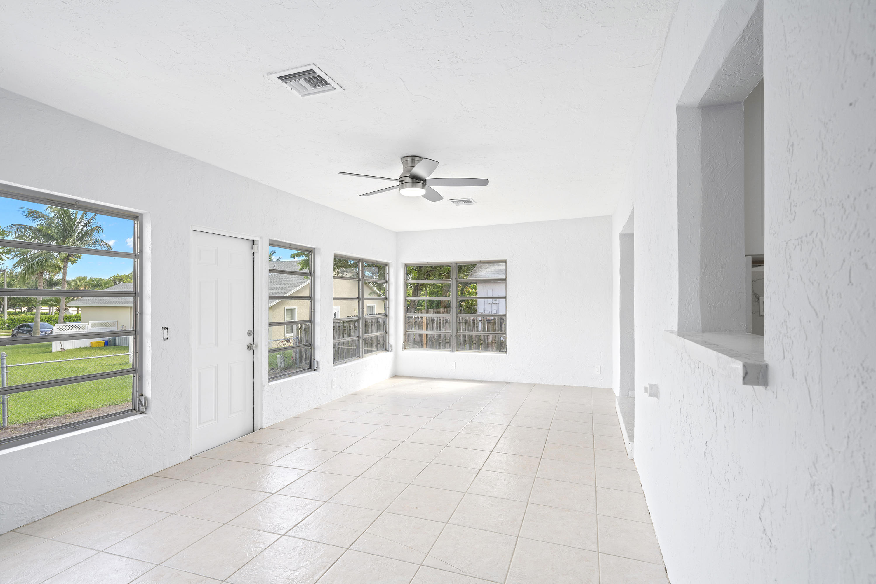 1324 Northwest 2nd Circle Boca Raton, FL 33432 - Photo 4 of 28 Mls-Res3430