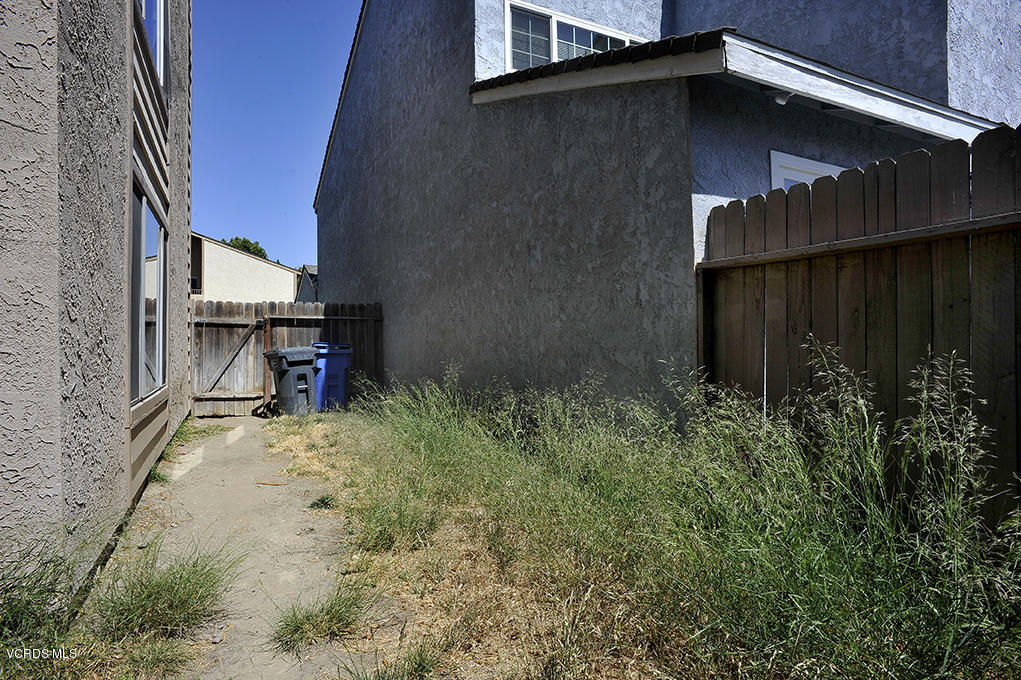 5711 Cochran Street Simi Valley, CA 93063 - Photo 22 of 25 a backyard of a house with lots of green space