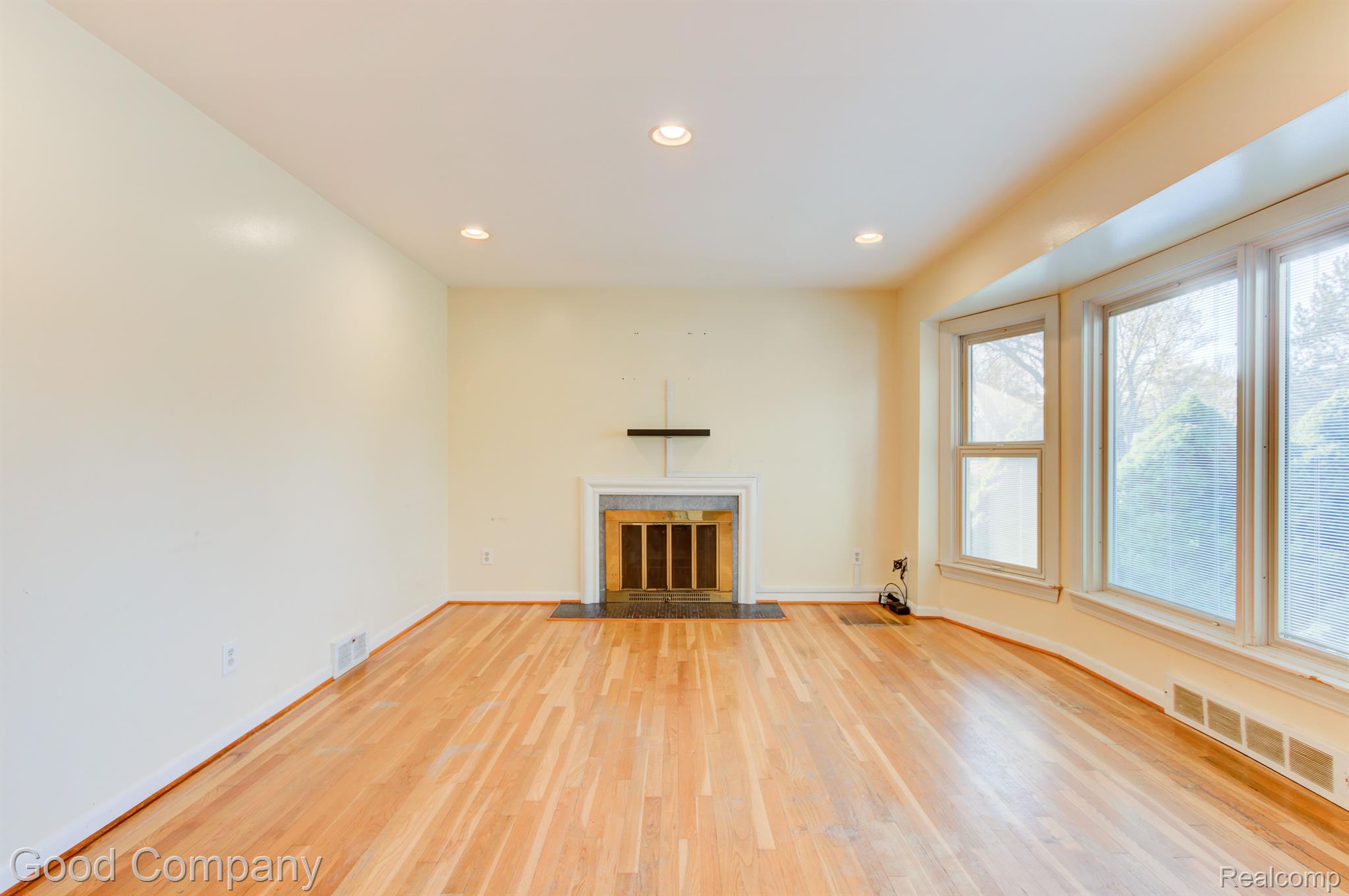 29506 Fall River Road Southfield, MI 48076 - Photo 3 of 41 Gallery Image 3