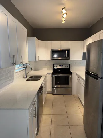 $2,475 | 1133 Colonial Palms Way, Unit 1133, Palm Springs, FL 33406