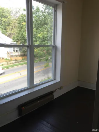 $725 | 517 South Rogers Street, Unit 2, Bloomington, IN 47403