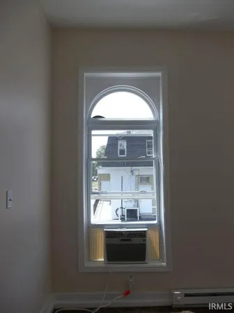 $725 | 517 South Rogers Street, Unit 2, Bloomington, IN 47403