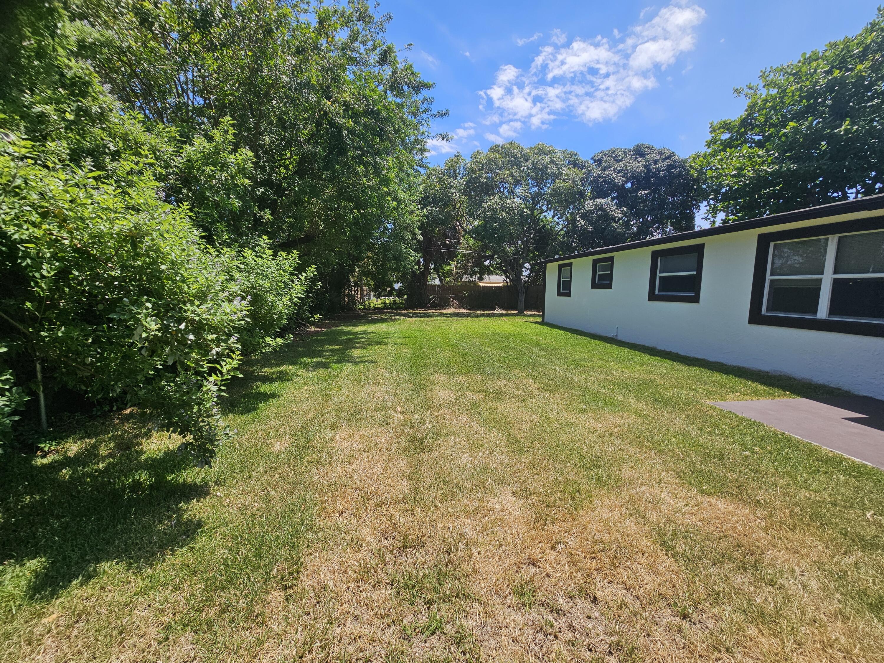 1605 West 10th Street Riviera Beach, FL 33404 - Photo 16 of 52 20260509_140345