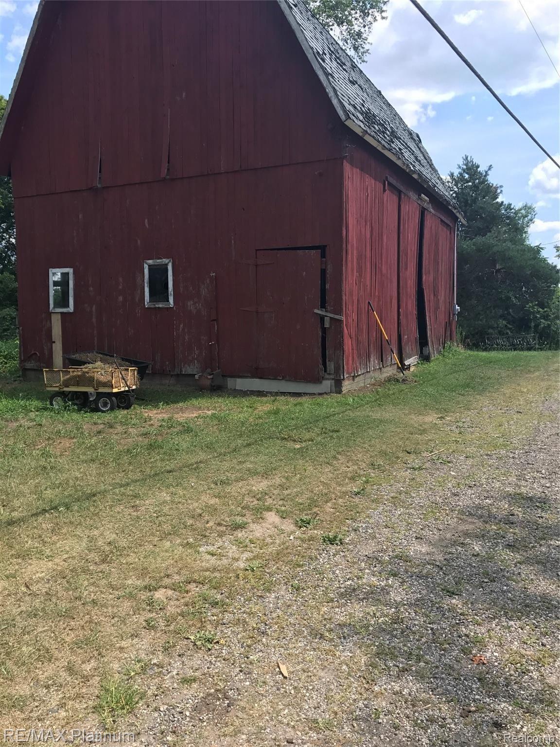 1976 Oak Grove Road Howell, MI 48855 - Photo 2 of 16 BARN