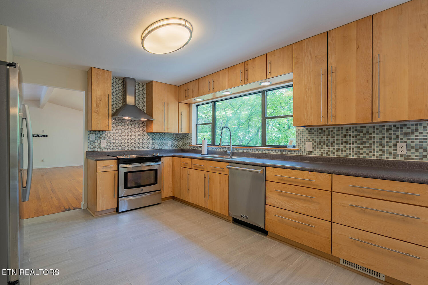 909 West Outer Drive Oak Ridge, TN 37830 - Photo 7 of 34 A7300049-HDR