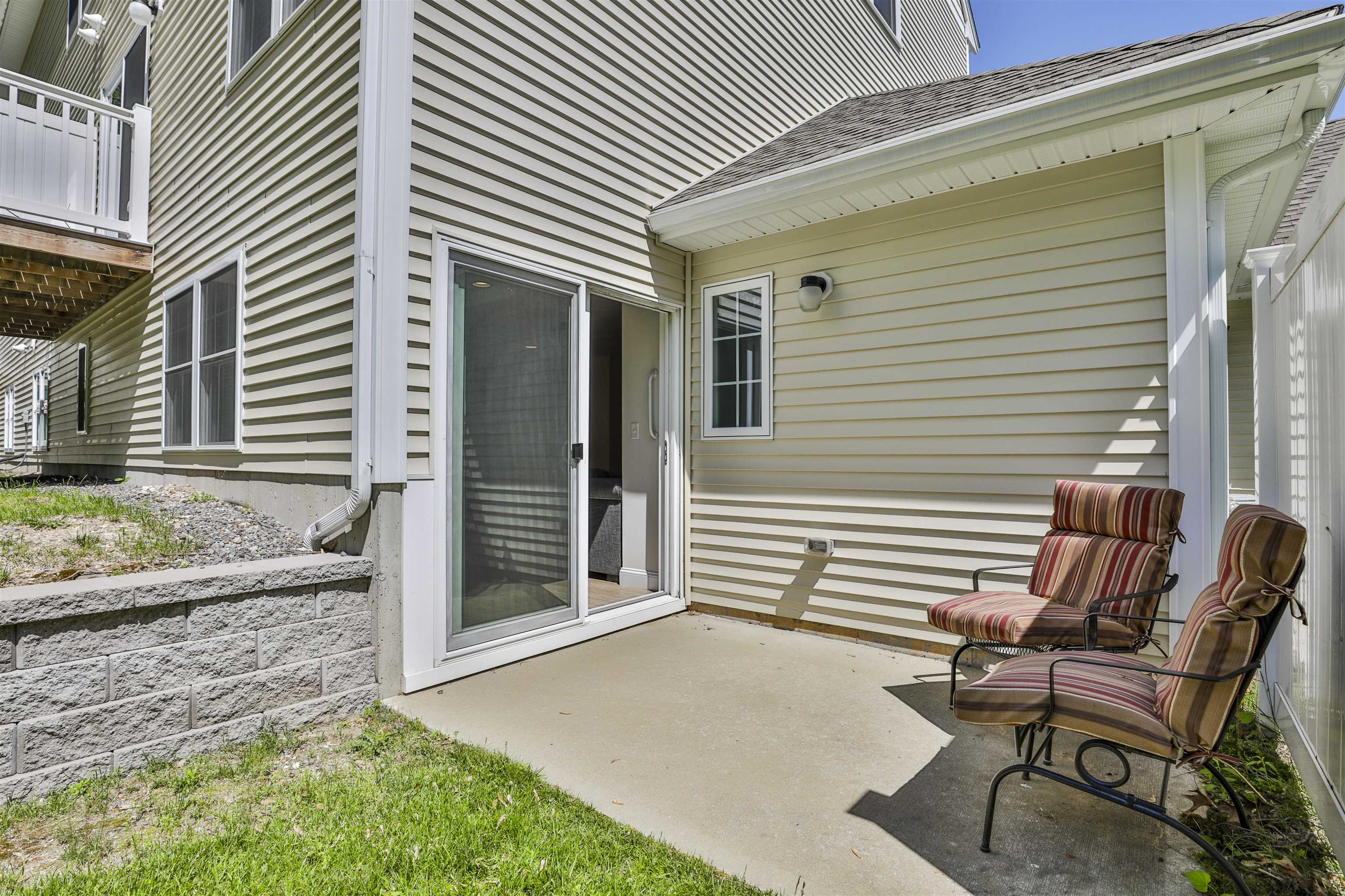 29 Bennett Street Nashua, NH 03064 - Photo 12 of 15