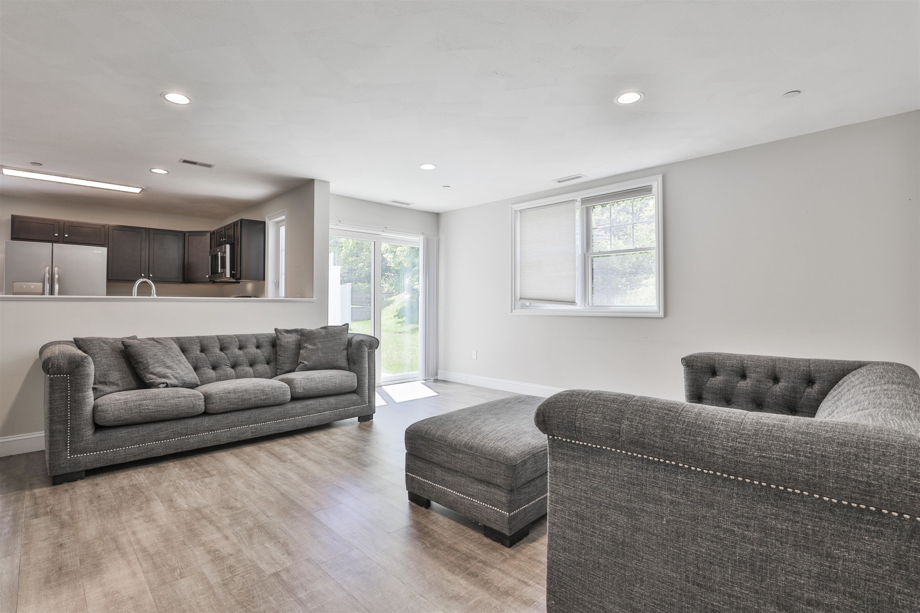 29 Bennett Street Nashua, NH 03064 - Photo 4 of 15