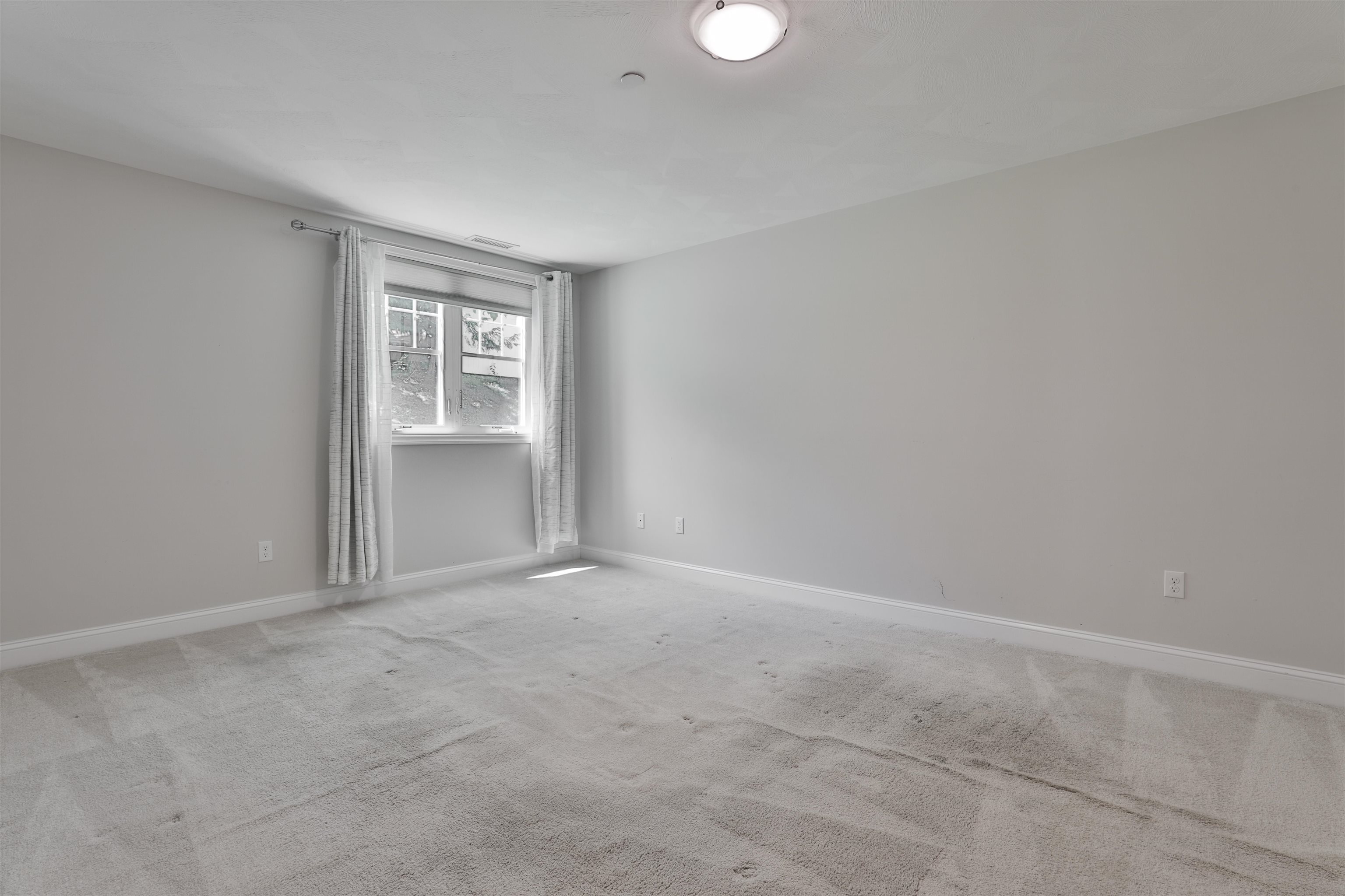 29 Bennett Street Nashua, NH 03064 - Photo 5 of 15