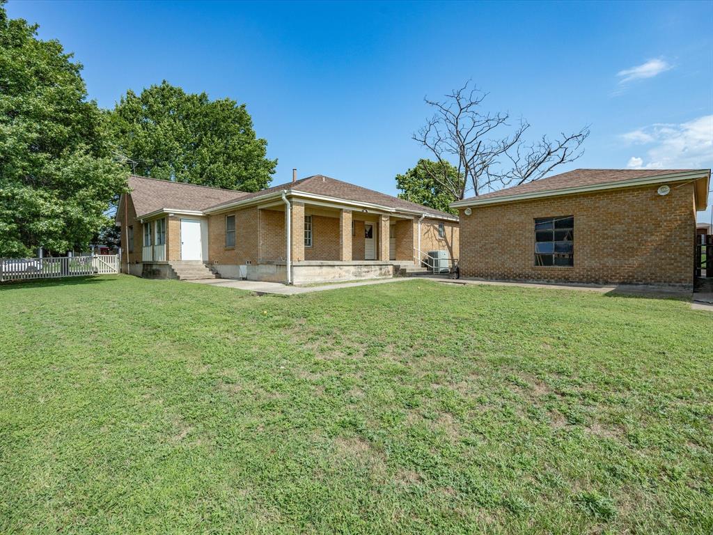 901 South College Avenue Decatur, TX 76234 - Photo 27 of 38