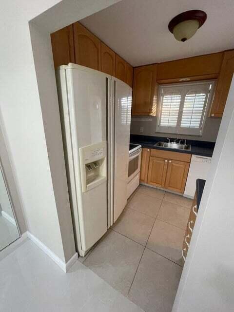 9911 Sandalfoot Boulevard, Unit 105 Boca Raton, FL 33428 - Photo 12 of 25 3