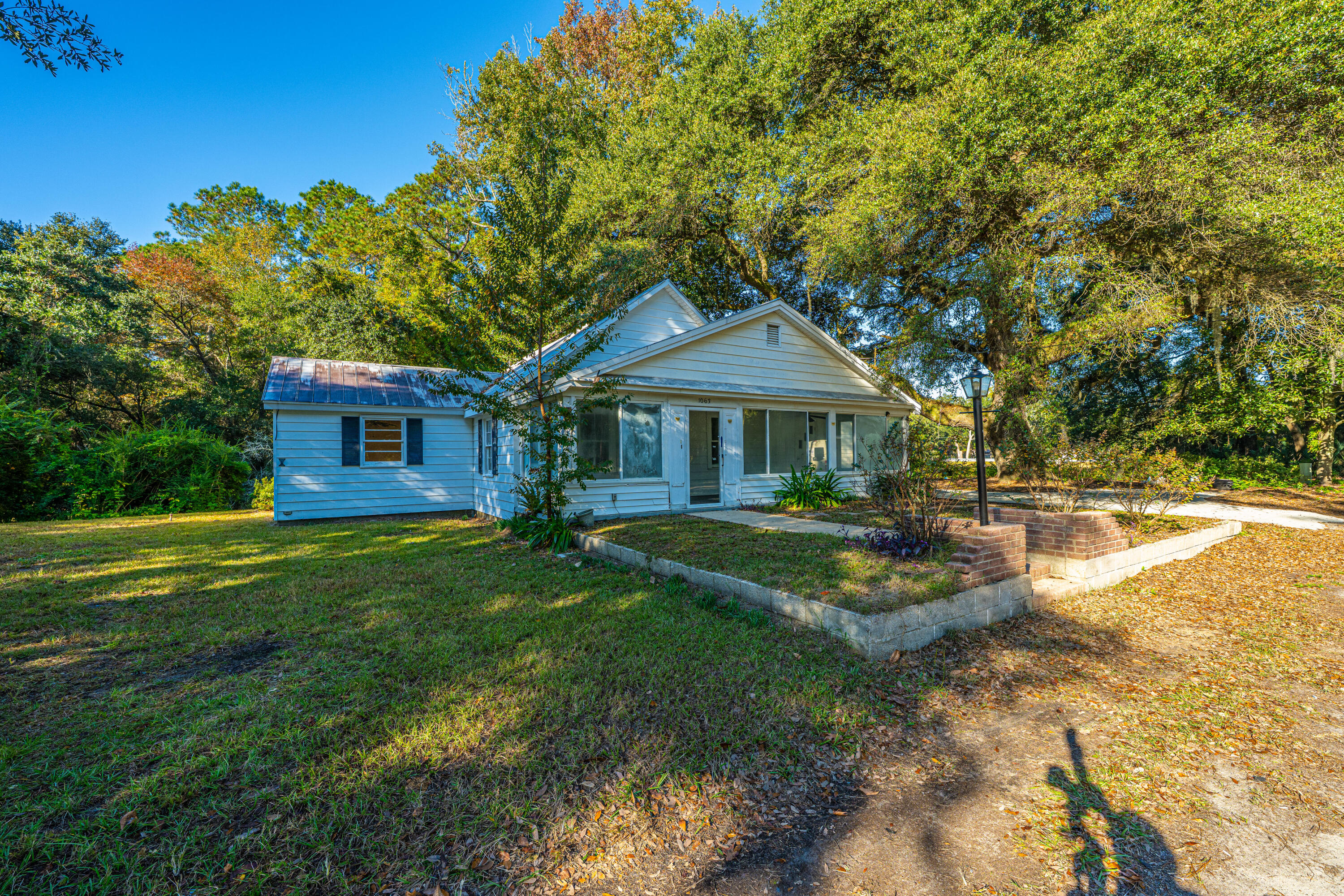 1063 South Pinckney Street McClellanville, SC 29458 - Photo 2 of 22 1063SPinckney002