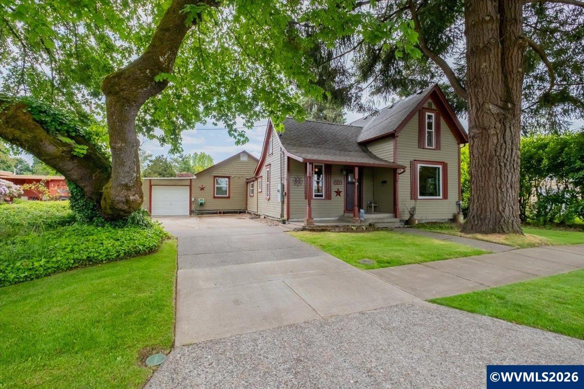 626 East Isabella Street Lebanon, OR 97355 - Photo 1 of 38