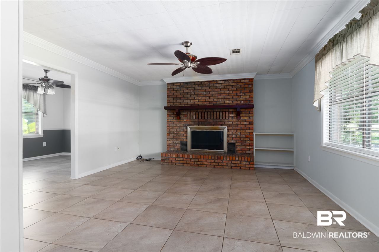 10096 Pineview Drive Foley, AL 36535 - Photo 2 of 10 Living Room