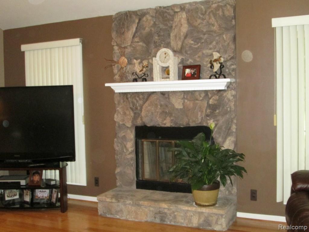 33263 King Road New Boston, MI 48164 - Photo 15 of 23 king 029.jpg