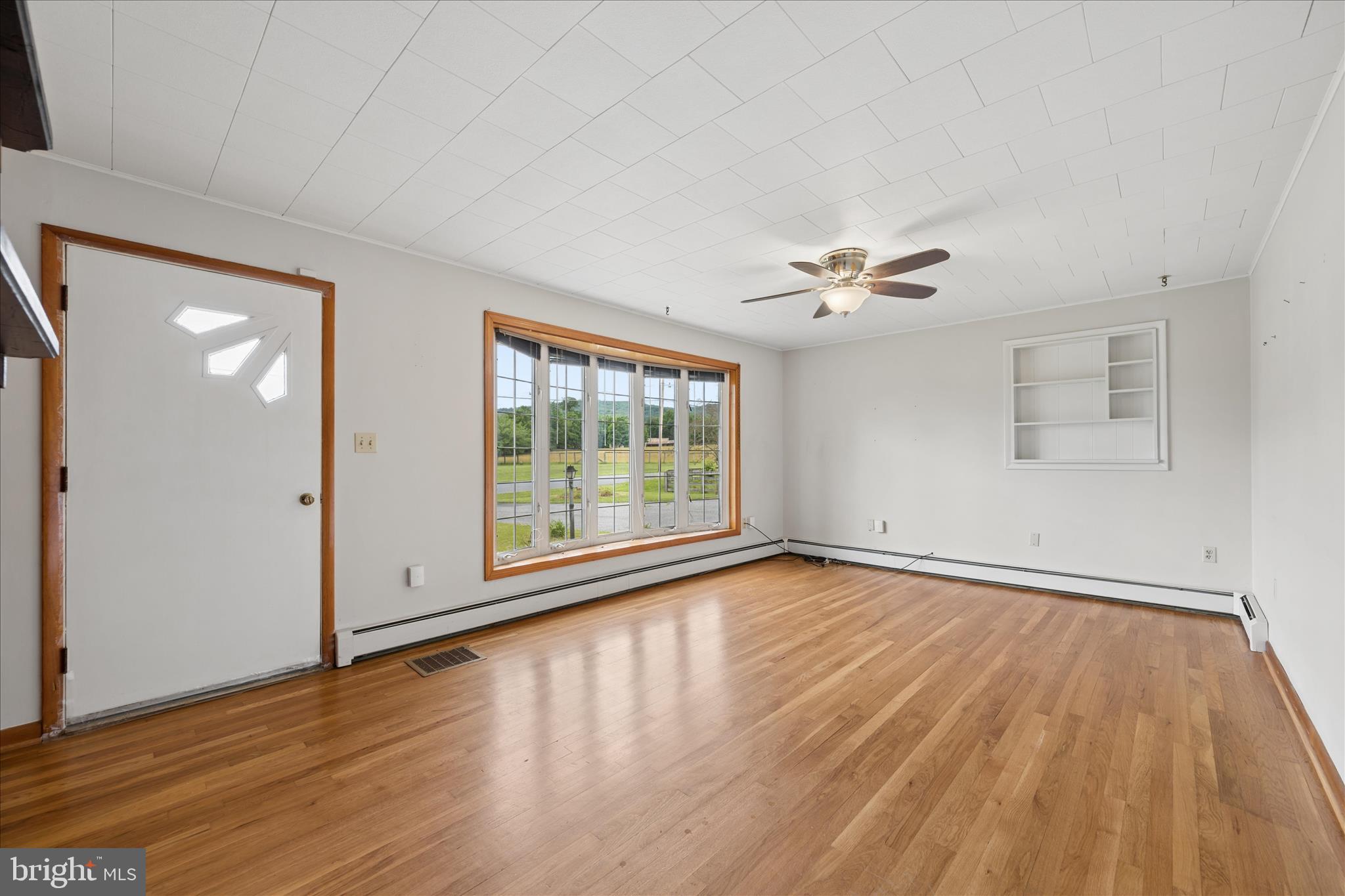 107 Eyler Road Thurmont, MD 21788 - Photo 2 of 74 Living Room