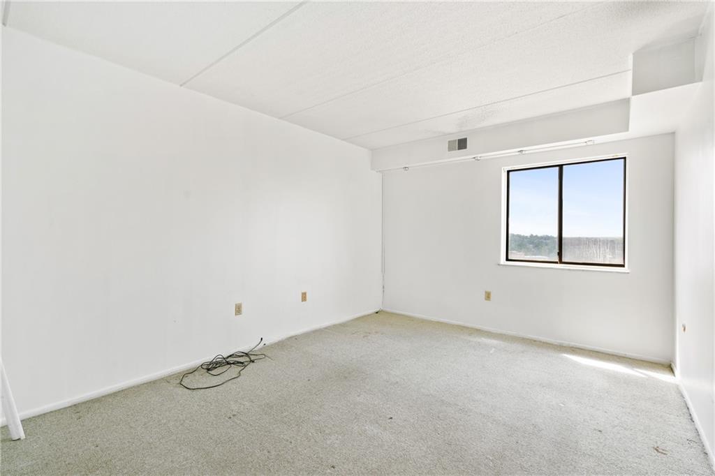 5600 Munhall Road, Unit 606 Pittsburgh, PA 15217 - Photo 22 of 30 an empty room with windows