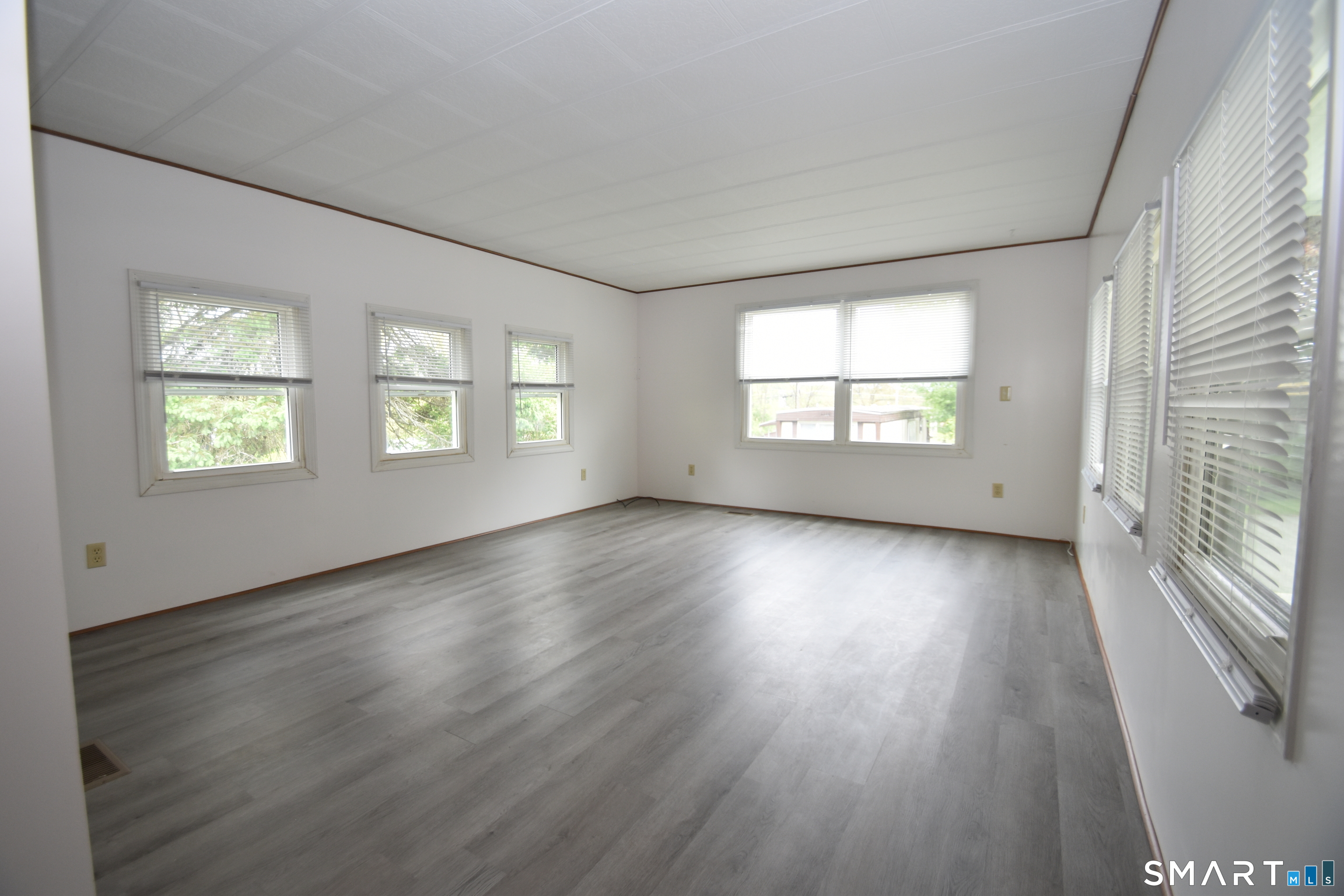 325 Kelly Road Vernon, CT 06066 - Photo 6 of 10 Living Room