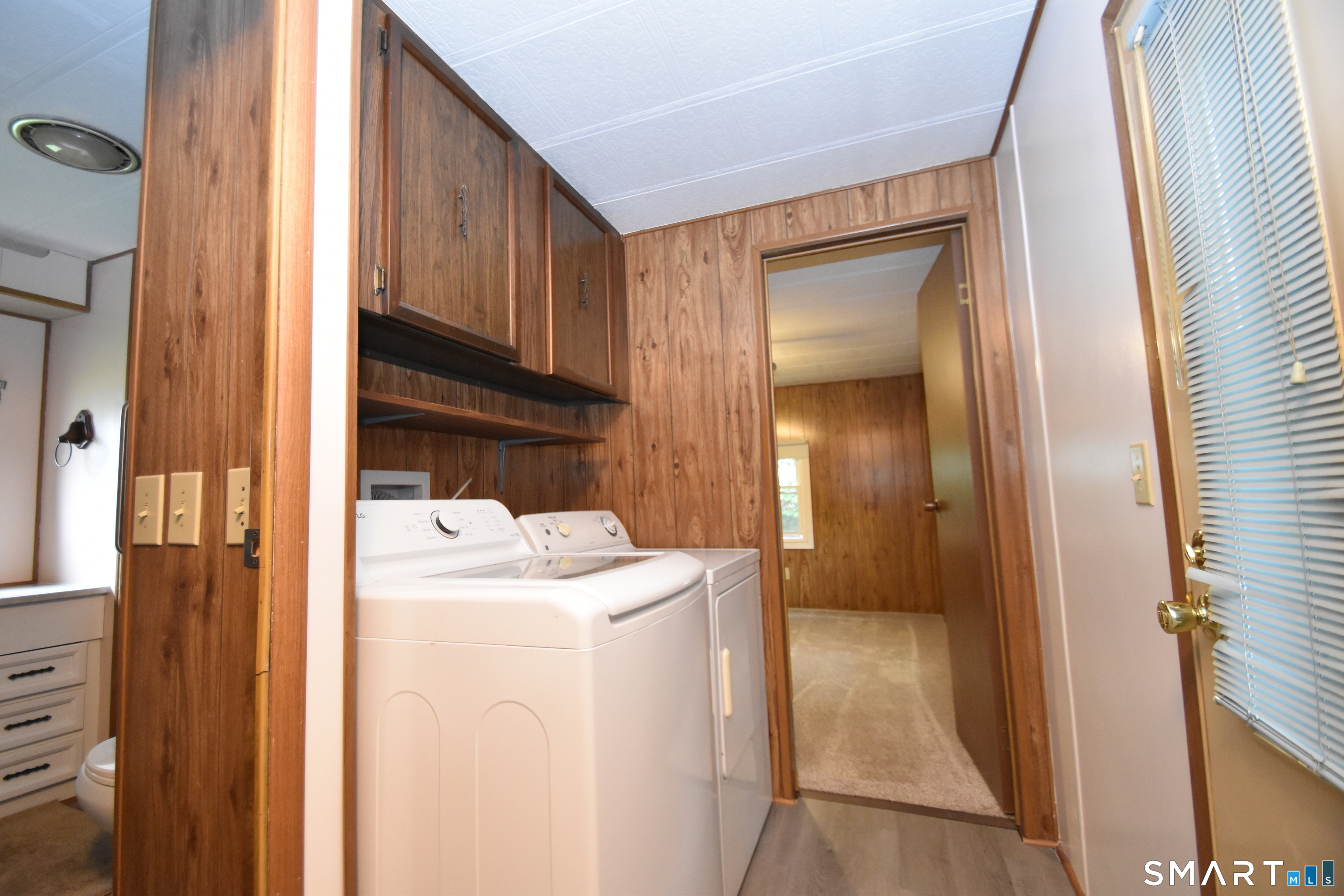 325 Kelly Road Vernon, CT 06066 - Photo 9 of 10 Laundry