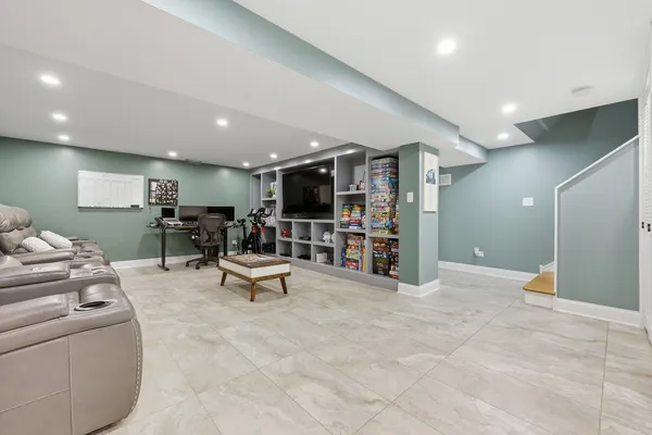 $429,900 | 4400 Wenonah Avenue, Stickney, IL 60402